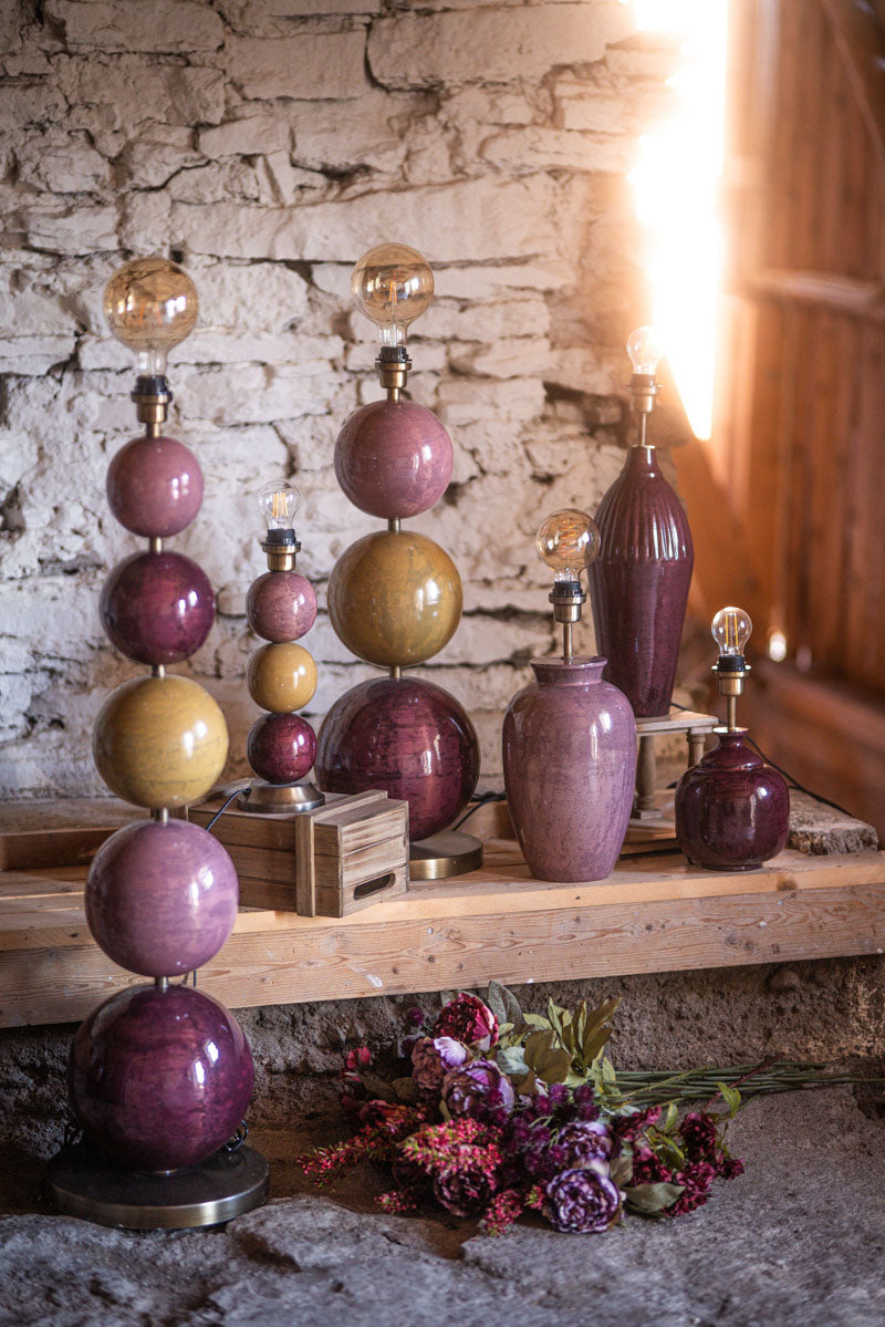 A lot lampfot lillian Wine
