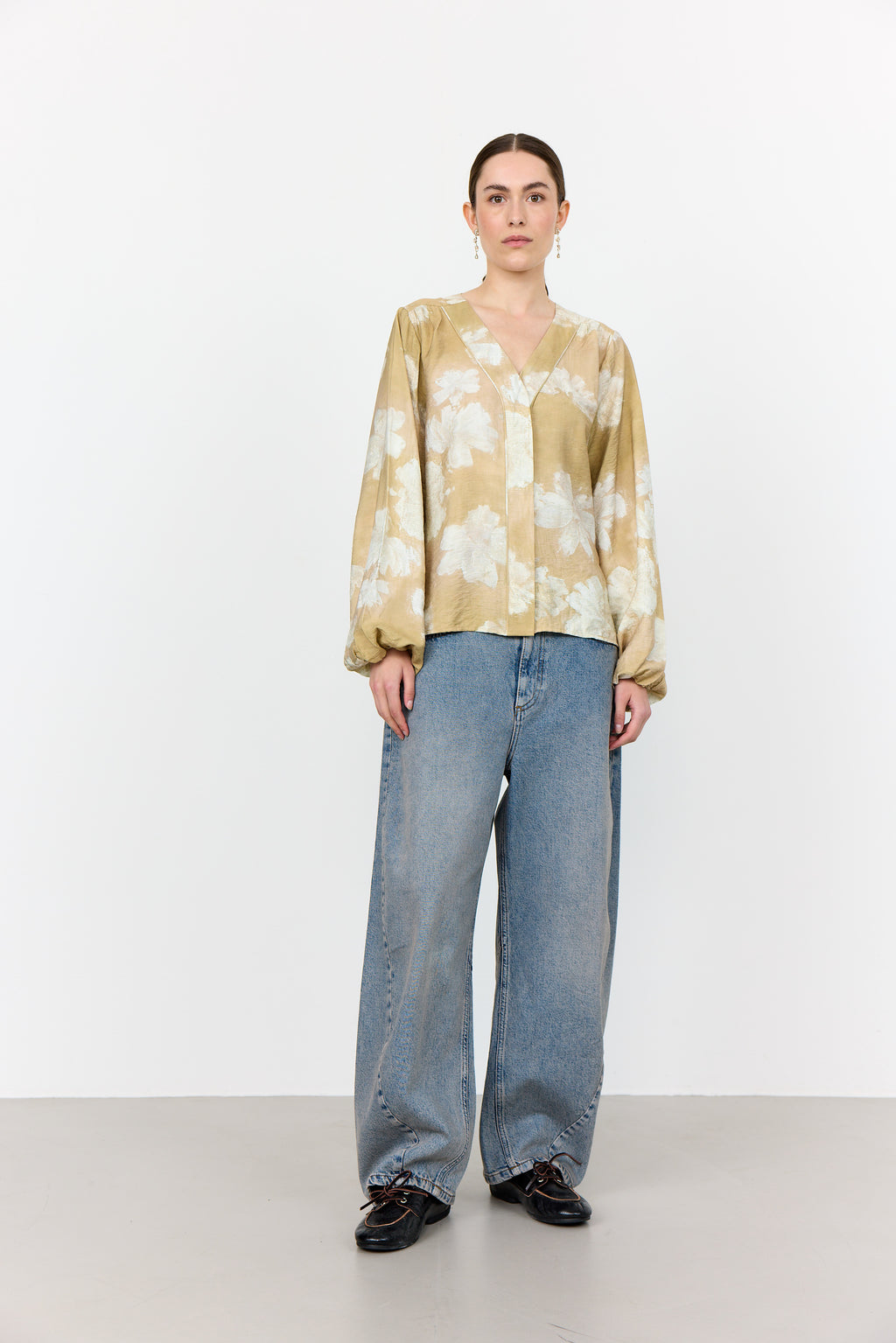 Levete Room Nikki Blus