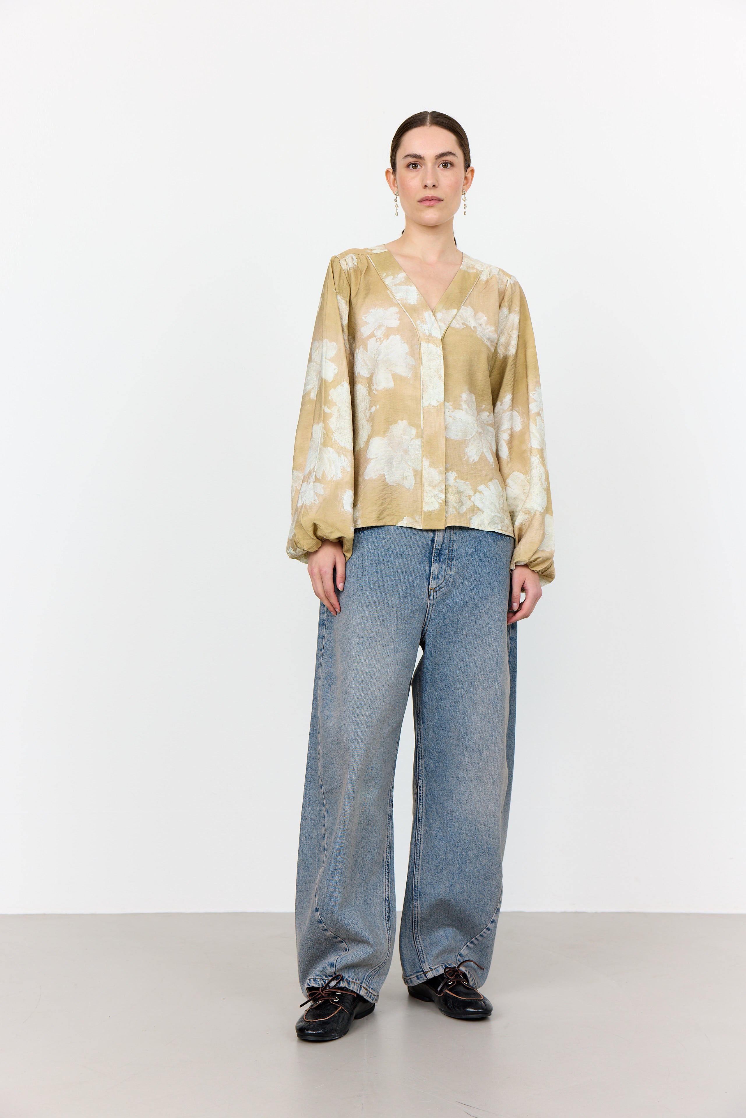 Levete Room Nikki Blus