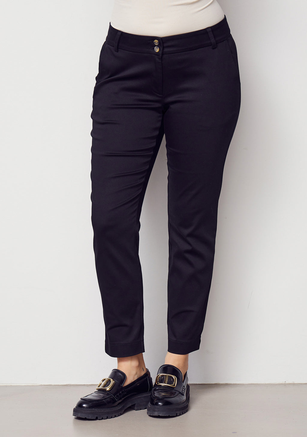 isay chinos svarta