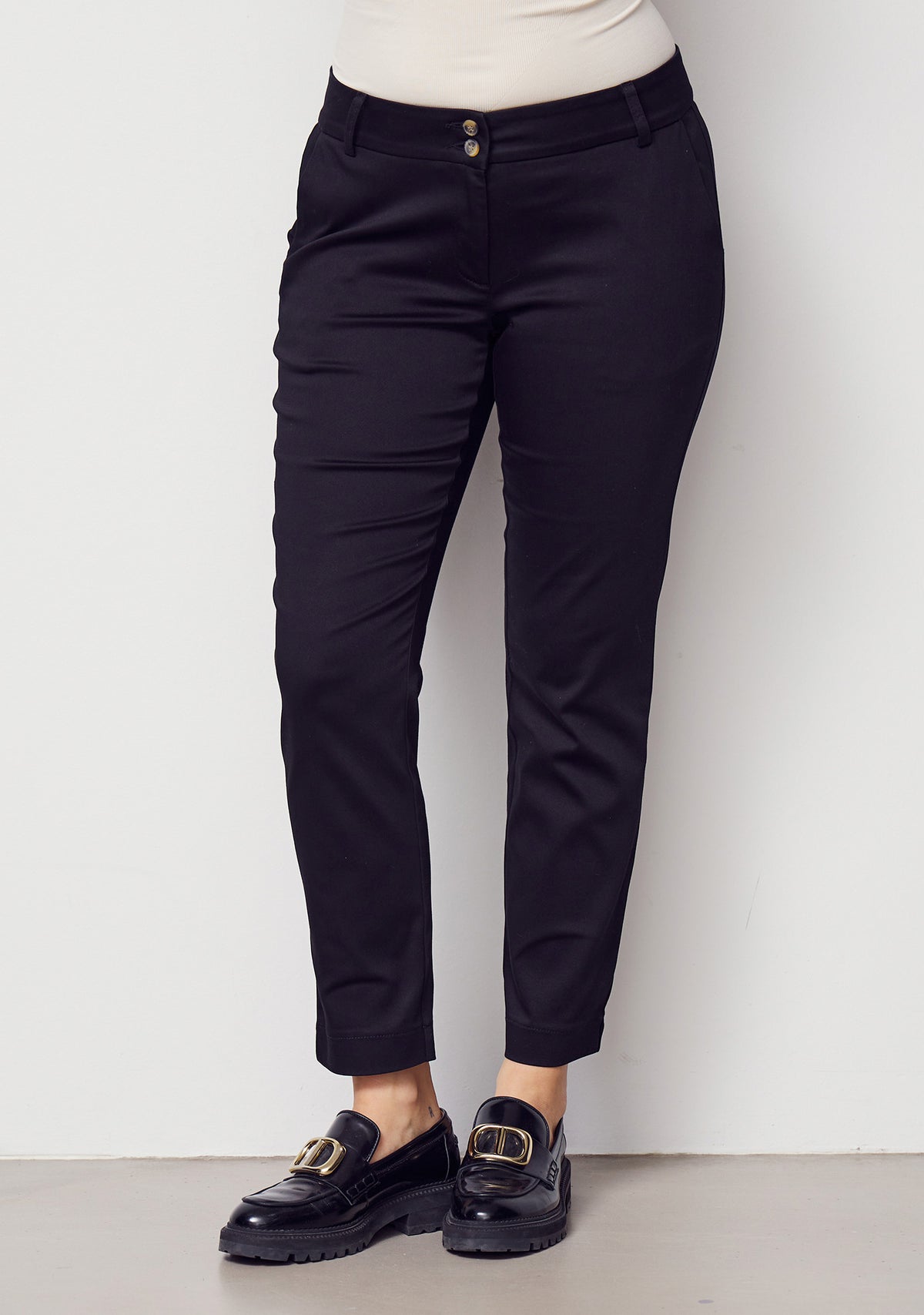 isay chinos svarta