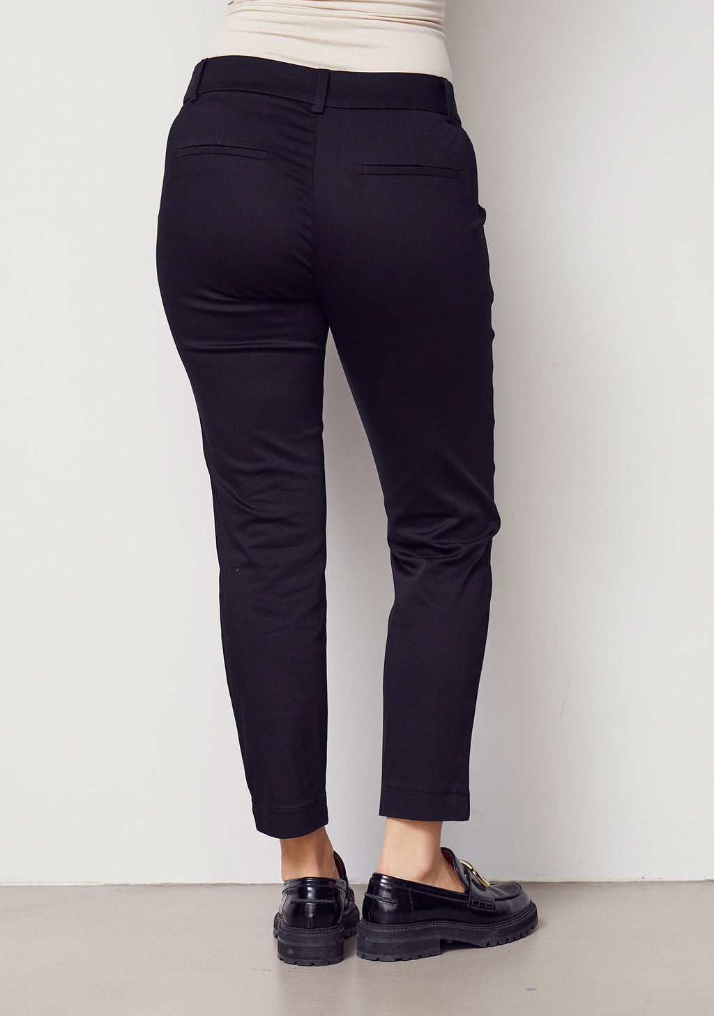 isay chinos svarta