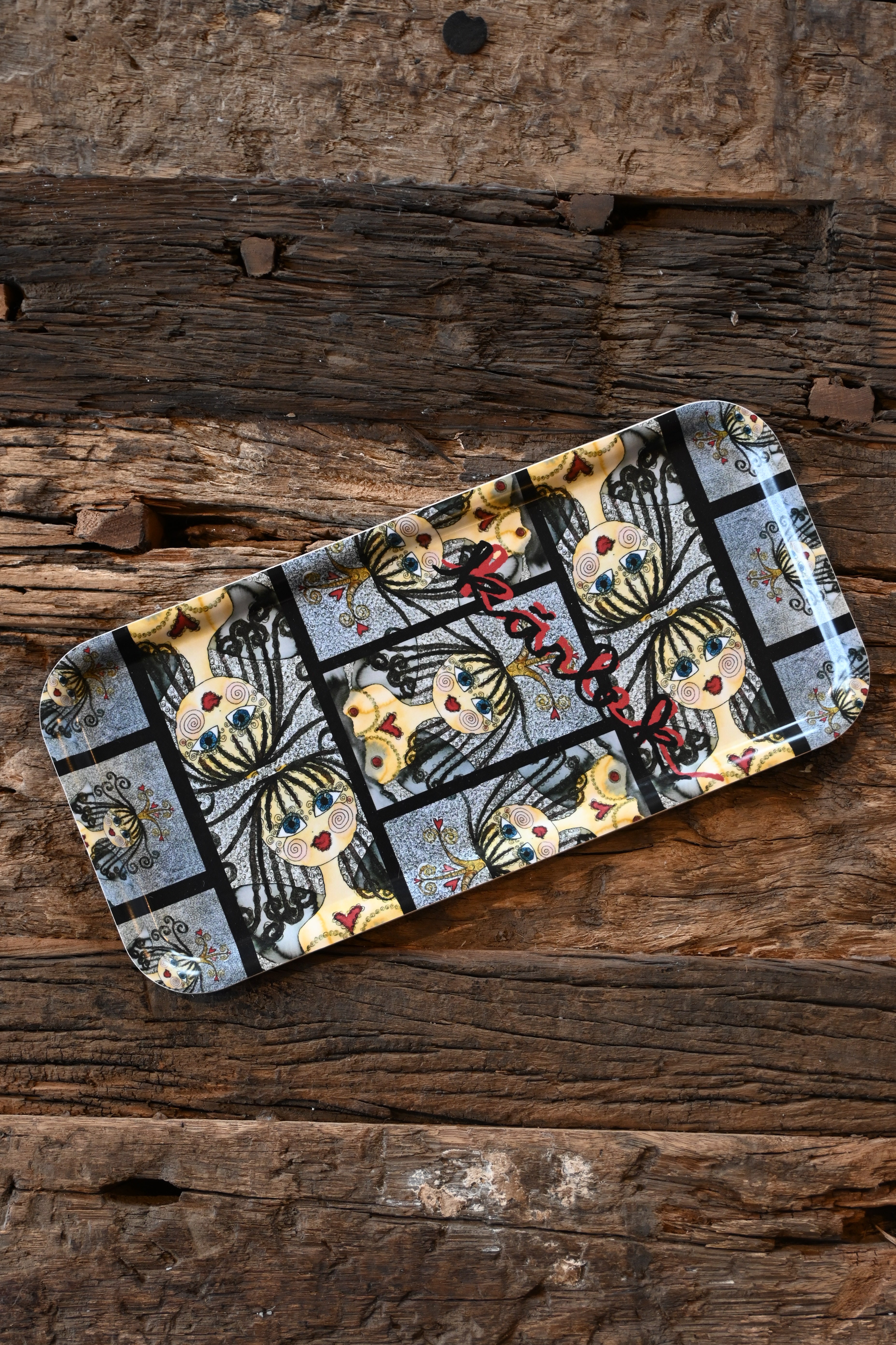 Katrin Skoglund Cocktailbricka " Black beauty kärlek"