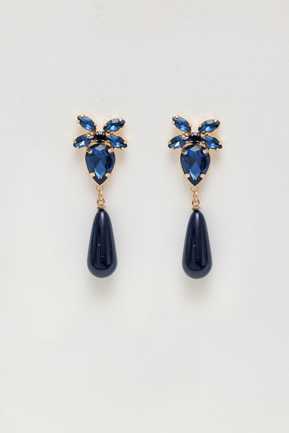 BOW 19 ÖRHÄNGE STONE DROP MÖRK BLÅ